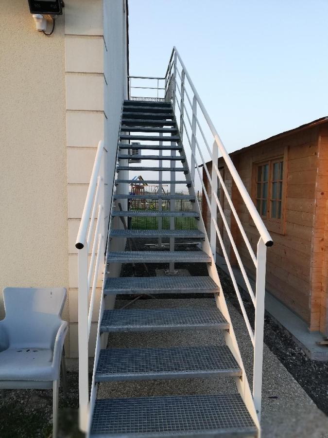 Giremoutiers Les Fermiers Bed & Breakfast エクステリア 写真